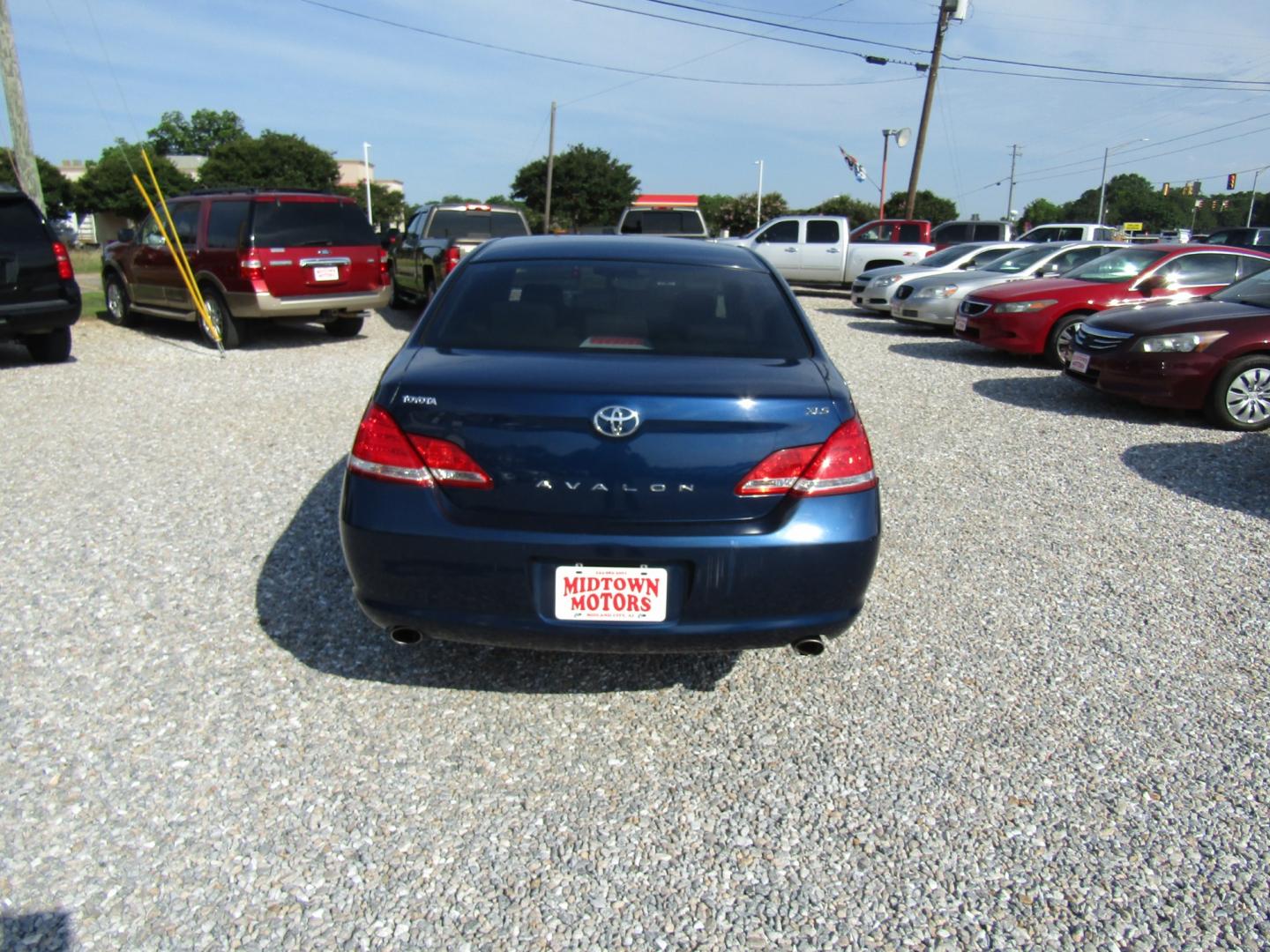 2007 Blue /Gray Toyota Avalon Limited (4T1BK36B97U) with an 3.5L V6 DOHC 24V engine, Automatic transmission, located at 15016 S Hwy 231, Midland City, AL, 36350, (334) 983-3001, 31.306210, -85.495277 - Photo#6